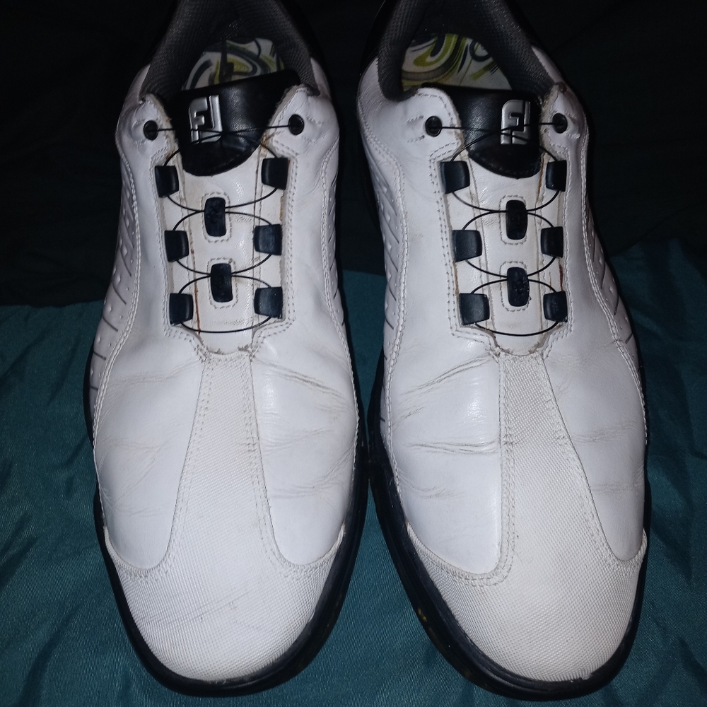 Golf shoes
